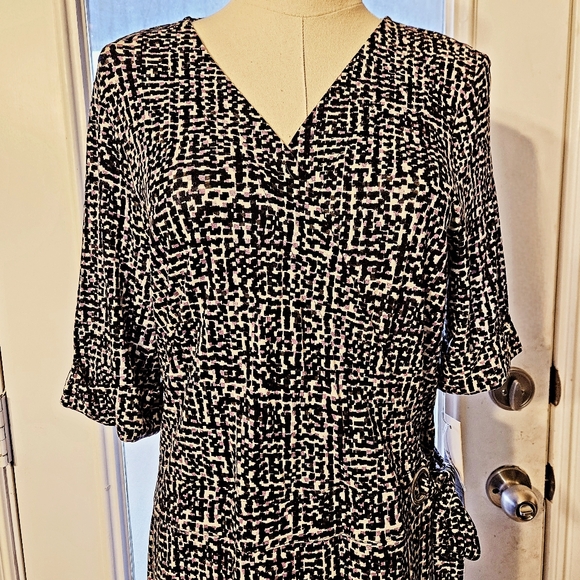 Apt. 9 Geometric Print Faux Wrap Dress Size Medium  NWT - Picture 5 of 6